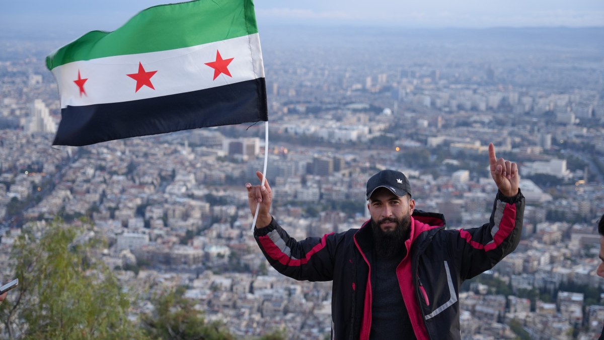 Beşar Esad’ın girişini yasakladığı Kasyun Dağı’na ziyaretçi akını