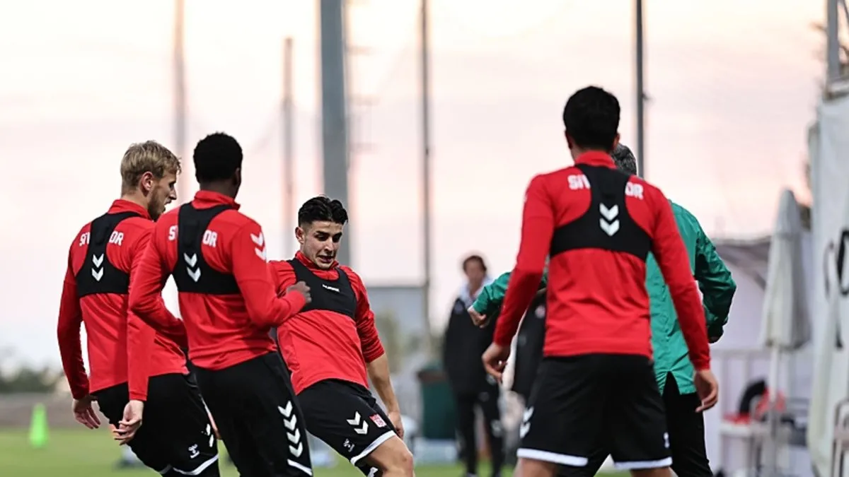 Sivasspor günü çift idmanla tamamladı