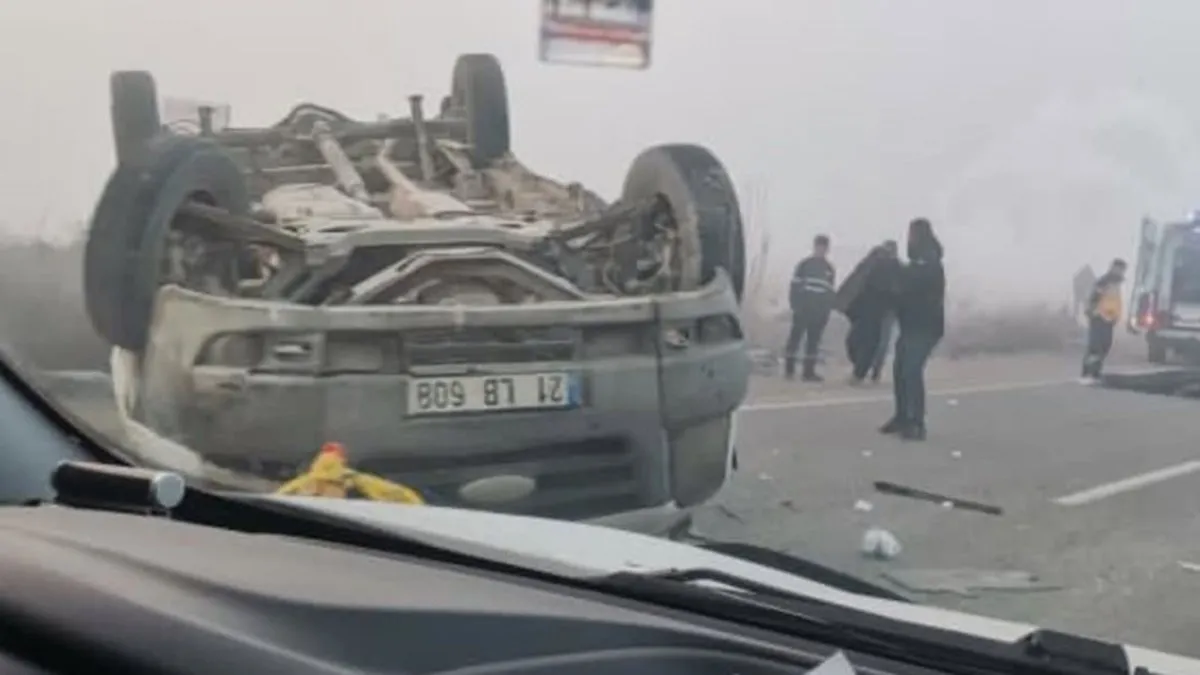 Takla atan minibüste baba öldü, oğlu yaralandı