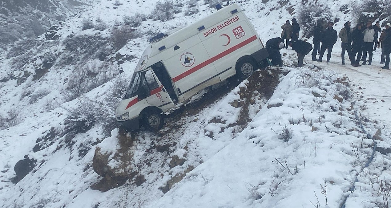 Batman’da kaza ucuz atlatıldı: Şarampole savrulan araç kaya parçası sayesinde durdu