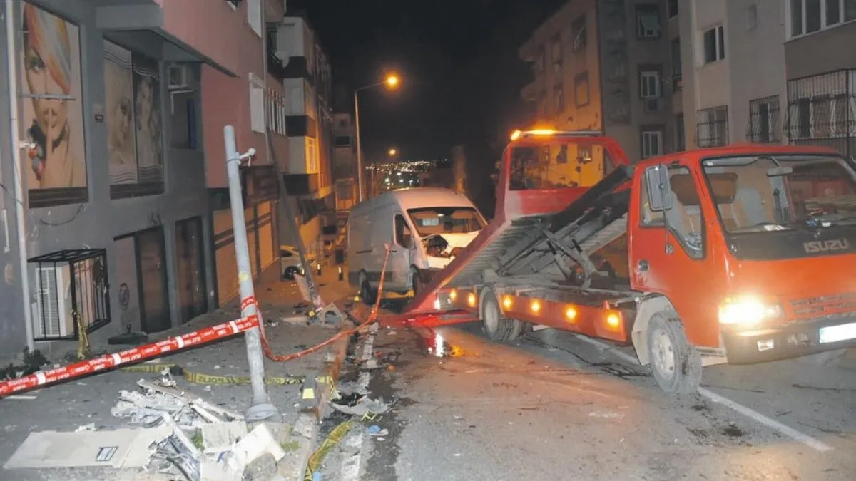 Caddeye kontrolsüz çıkış: 2 ölü, 2 yaralı