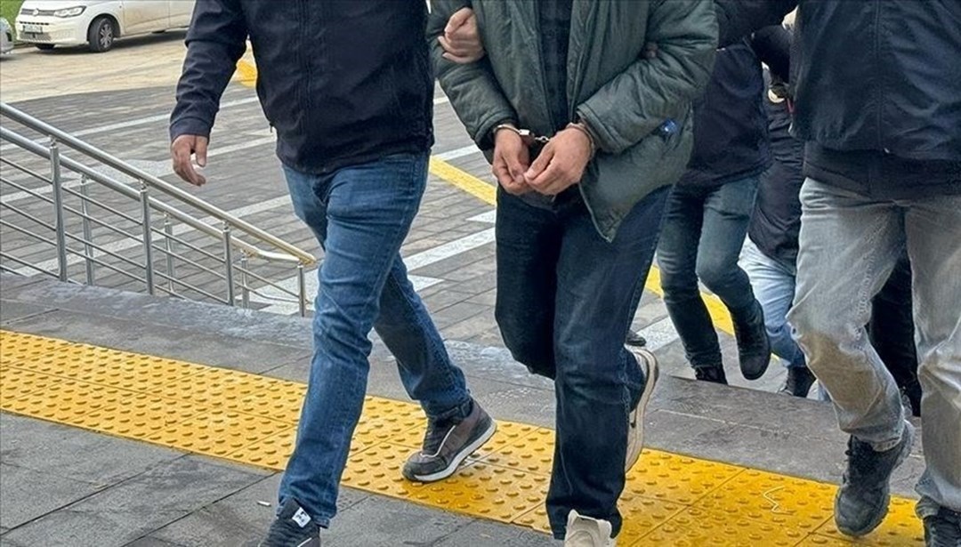 İzmir’de üç terör örgütüne operasyon