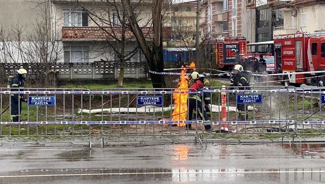 Kocaeli’de sondaj çalışmasında çıkan gazdan numune alındı