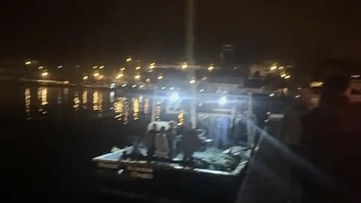 Denize düşen otomobil suya gömüldü! Sürücü kendi imkanları ile kurtuldu